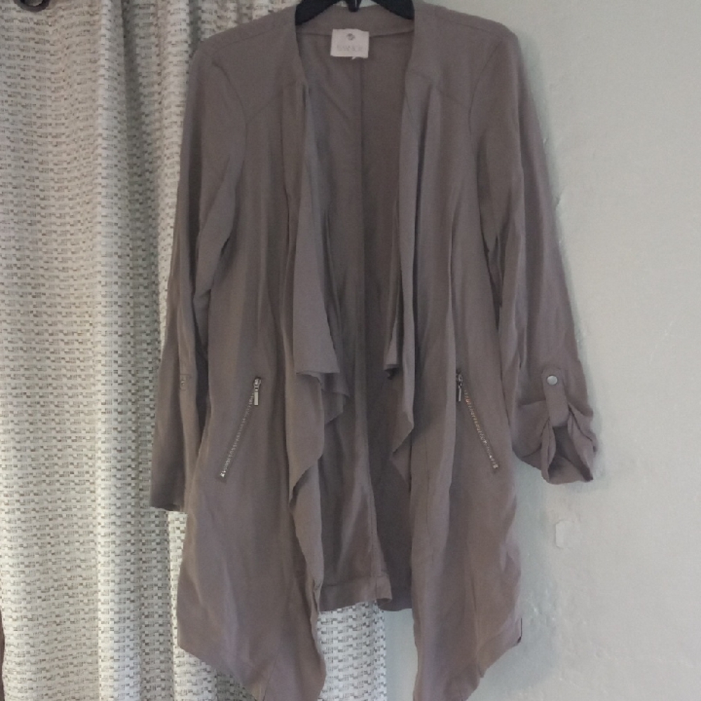 Elegant Women's Trench Coat in Taupe